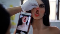 Potret untuk sesi iklan kedua, memperlihatkan kelenturan wajah robot seks. Foto: Aly Song/REUTERS