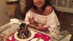 Cantiknya Suhana Khan Saat Masak dan Makan Bareng Ibunya