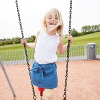 Daisy-May, gadis dengan kedua kaki diamputasi ini memiliki semangat dan keceriaan seperti anak lain sebayanya. Ini membuat ia menginspirasi dan mencuri hati banyak orang. Foto: Dok. Instagram/Daisy-May Demetre