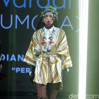 Koleksi terbaru Dian Pelangi yang menampilkan tema Pesona di Jakarta Modest Fashion Week 2018, Atrium Gandaria City Jakarta, Minggu [29/7/2018]. Foto: Mohammad Abduh/Wolipop