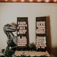 Fotografer Cassandra Spiegelhoff mengabadikan momen unik ini hingga ke detailnya. Tema Jurassic Park untuk pernikahan bisa sangat payah. Bisa terlihat norak atau murah. Tapi ini sangat elegan. Dia berhasil melakukannya, tutur sang fotografer. Foto: Dok. Cassandra Spiegelhoff Photography