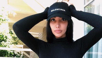 Foto: Pesona Kamilla, Kembaran Kim Kardashian yang Tak Kalah Seksi