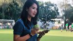 Bertubuh Langsing, Ternyata Manajer PSSI Liana Tasno Doyan Kulineran Juga Lho!