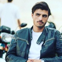 Dua tahun lalu, pria berusia 19 tahun itu pergi untuk bekerja di warung teh pasar Itwar di pinggiran Islamabad, Pakistan. Arshad telah bekerja selama empat tahun. Foto: Instagram @arshadkhanaccount