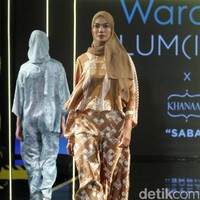 Karya busana terbaru dari Khanaan Salman yang mengangkat tema Saba di Jakarta Modest Fashion Week, Artium Gandaria City, Jakarta, Minggu [29/72018]. Foto: Mohammad Abduh/Wolipop