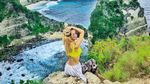 Foto: Liburannya Model & DJ Cantik yang Bergaya Nyentrik