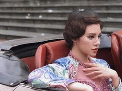 Cewek Kaya Dari Vietnam Ini Bikin Netizen Terpukau