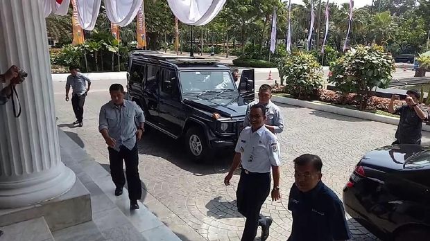  Anies menegaskan tak ada perbincangan soal Pilpres 2019 ketika diantar JK.