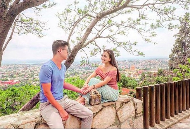 Cinta bersemi, Shandy yang usianya 11 tahun lebih muda dari David pun memutuskan untuk berpacaran. Baru pada 2011, mereka memutuskan untuk menikah meski sempat muncul kabar keluarga dari kedua belah pihak belum merestuinya. (Foto: Instagram/@shandyaulia)