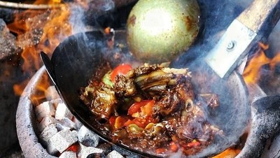 Slurp! Hangat Gurih, Tengkleng yang Mantap Untuk Makan Siang