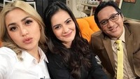 Penampilan terbaru Cut Tari saat mengisi sebuah acara bersama Jessica Iskandar. Dok. Instagram/cuttaryofficial