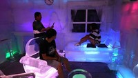 Badan Meteorologi Korea (Korean Meteorological Administration/KMA) mengatakan bahwa selama 15 hari terakhir suhu di Korea Selatan telah mencapai 35 derajat Celcius. Akibatnya, banyak warga memilih mengurangi aktivitas diluar ruangan yang menyebabkan kepanasan dan dehidrasi. Chung Sung-Jun/Getty Images.