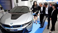 Di sisi lain Vice President Corporate Communication BMW Group Indonesia Jodie O’tania mengatakan, BMW Group Indonesia merupakan brand pelopor yang menghadirkan kendaraan listrik dan yang pertama luncurkan kendaraan plug-in hybrid electric vehicle (PHEV) di Indonesia.