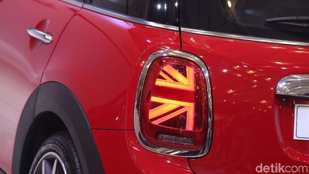 Bendera Inggris di lampu belakang