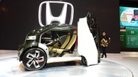 Honda NueV dipamerkan di Gaikindo Indonesia International Auto Show (GIIAS) 2018 yang dihelat di ICE BSD, Tangerang. Honda NueV merupakan mobil konsep yang sepenuhnya bertenaga listrik dengan bentuk unik.