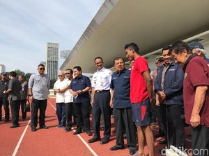 Tinjau Pelatnas Atletik di GBK, JK Disambut Zohri