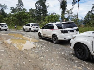 Toyota Kaget Fortuner Jadi Angkot di Papua