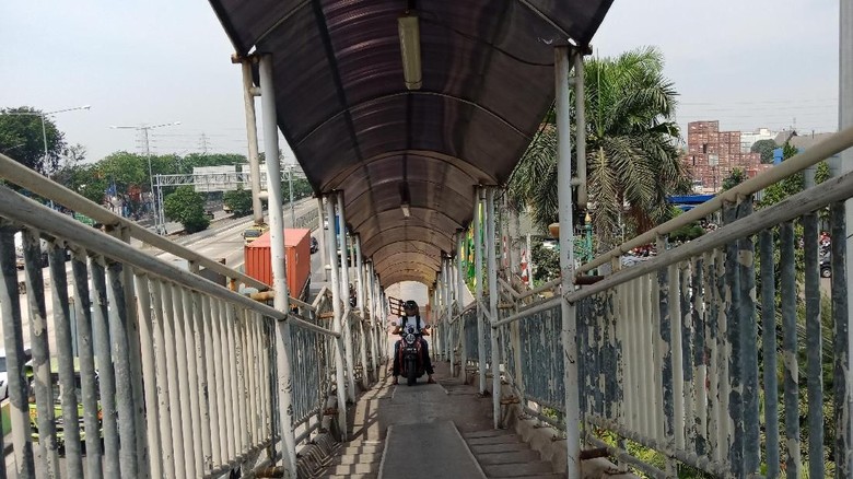 Koalisi Pejalan Kaki Minta 30 JPO di Jakarta Dirobohkan Koalisi Pejalan Kaki Minta 30 JPO di Jakarta Dirobohkan