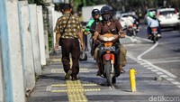 Aksi tak tertib ini juga akan membahayakan pejalan kaki.