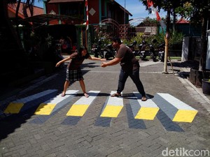 Kreatif! Ada Lukisan 3 Dimensi Jalanan Perumahan Sleman