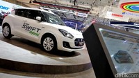 Swift hybrid sengaja didatangkan terkait dengan rencana pemerintah dalam pengembangan kendaraan ramah lingkungan seperti mobil listrik dan hybrid termasuk di dalamnya.