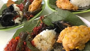 Lewat Stasiun Cirebon, Mampir Makan Nasi Jamblang dan Docang Enak Dulu