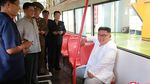 Foto: Saat Kim Jong-Un Blusukan ke Pabrik Bus di Pyongyang