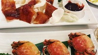 Kepiting dan bebek peking jadi menu pilihan Aisyahrani buat makan malam. Simpel tapi terlihat enak ya? Foto: Instagram @syh55