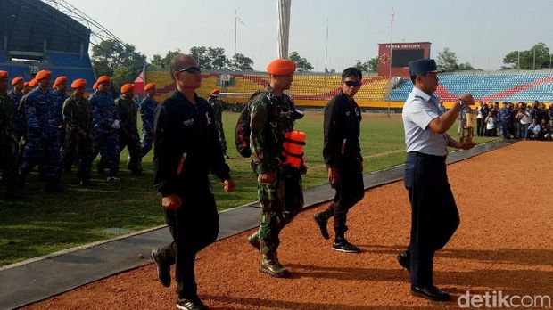 Dibawa 54 Penerjun Paskhas, Api Asian Games 2018 Tiba di Palembang