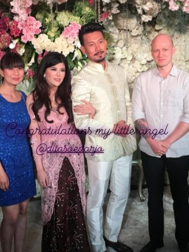 Lamaran, Sosialita Dita Soedarjo Kekasih Denny Sumargo Cantik Berkebaya Pink