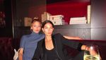 Gaya Seksi Model Lily Aldridge Saat Makan Gelato hingga Pizza