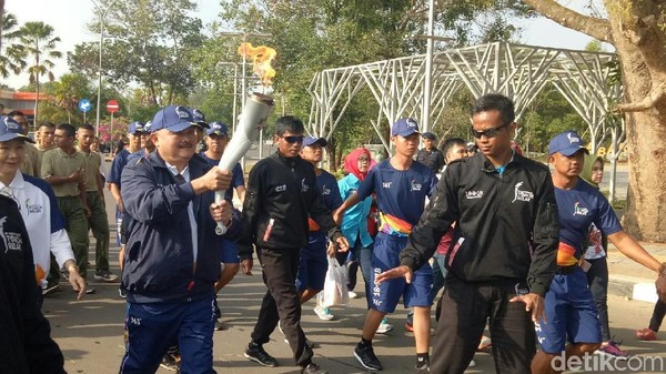 Foto: Kapolri-Panglima TNI dan Alex Noerdin Pawai Obor Asian Games