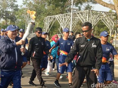 Foto: Kapolri-Panglima TNI dan Alex Noerdin Pawai Obor Asian Games
