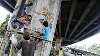 Tak hanya menghias dengan gambar cabang-cabang olahraga yang dilombakan dalam Asian Games 2018, para seniman juga turut menghias tiang-tiang tol dengan berbagai gambar seni dan budaya khas kota Jakarta dan Palembang sebagai tuan rumah Asian Games 2018.