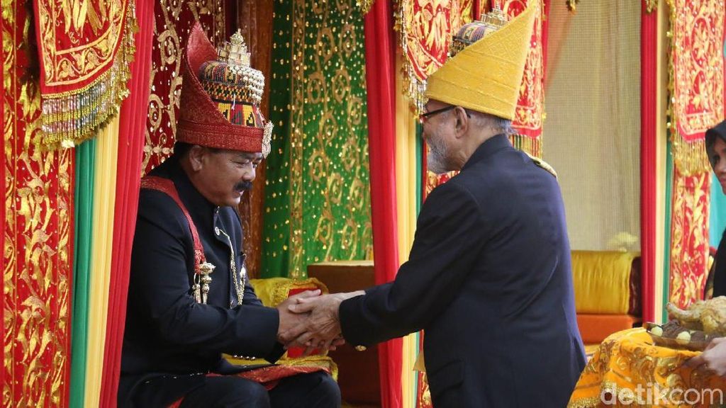 Panglima TNI Dapat Gelar Seri Lilawangsa dari Wali Nanggroe Aceh Panglima TNI Dapat Gelar Seri Lilawangsa dari Wali Nanggroe Aceh