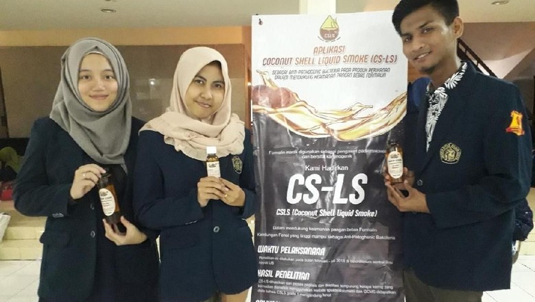 Keren, Mahasiswa UB Ciptakan Alternatif Formalin dari Batok Kelapa Keren, Mahasiswa UB Ciptakan Alternatif Formalin dari Batok Kelapa