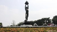 Penampilan Patung Bundaran Senayan yang kini cantik siap menyambut para atlet dan ofisial dari berbagai negara dalam ajang olahraga internasional Asian Games 2018.