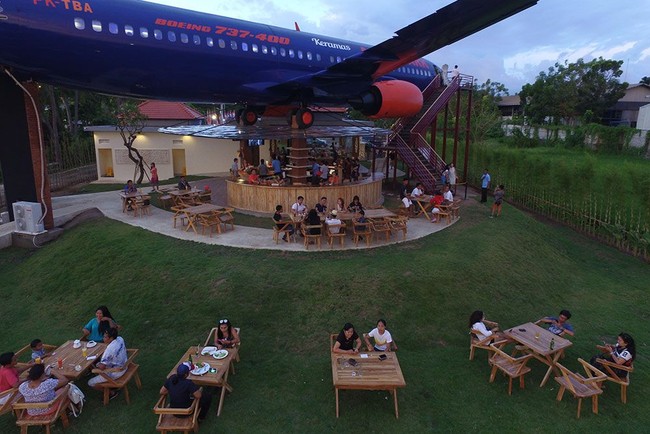 Keren! Inflight Restaurant Ini Punya Panorama Sawah dan Pantai yang Indah