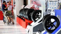 Perusahan ban yang sudah berdiri lebih dari 65 tahun ini tidak hanya menampilkan GT Radial untuk ban passenger car radial, tetapi juga memamerkan IRC dan Zeneos untuk produk ban motor, Gajah Tunggal untuk ban truck and bus biasa, serta Giti untuk ban truck and bus radial.