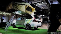 Ini bukan pertama kalinya mobil bisa digunakan sebagai tempat tinggal ketika kita berkemah. Sebelumnya juga ada mobil merek Eropa MINI yang membuktikan kalau mobilnya kuat untuk mengangkut beban di atasnya dengan memasang tenda kemah.