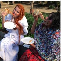 Seperti Ini Tampilan 6 Selebriti Hollywood Saat Makan Pizza
