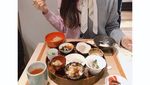 Begini Gaya Si Cantik Jung So-min Saat Cicip The Halal Guys Hingga Es Krim
