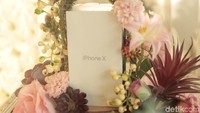 Barang-barang mewah menjadi seserahan di acara tersebut seperti Iphone X. Asep/detikHOT