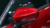 Warna merah Mazda6 Elite Estate ini pun semakin membuat mobil keluaran Jepang ini tampak semakin elegan.