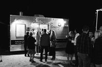 Unik! Pasangan Ini Hanya Sediakan Food Truck di Pesta Pernikahannya