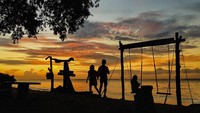 Terdapat beragam destinasi wisata lainnya yang dapat dijelajahi oleh para wisatawan seperti ua Jepang, Curah Tangis, Sumur Tua, Manting, Dermaga, Kramat, Kajang, Balanan, Lempuyang, Talpat, Kacip, Bilik, Sejileh, Teluk Air Tawar, Batu Numpuk, Pandean atau Candi Bang. Antara Foto/Agung Rajasa.