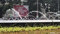 Inilah air mancur baru yang menghiasi Patung Bundaran Senayan, Jakarta.