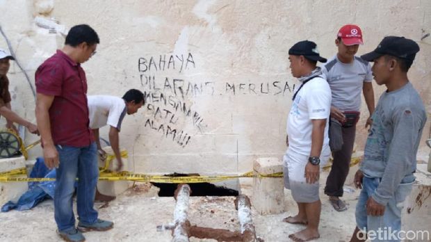 Pintu  masuk gua