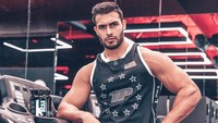 Benar, Sam Asghari, pria yang saat ini mengisi hati Britney Spears. Meski pernah kegemukan sampai 131 kg, sekarang jadi berotot lagi! (Foto: Instagram)