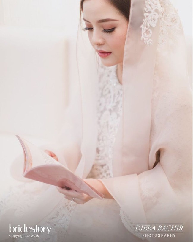 Keseluruhan penampilan wanita 25 tahun ini terlihat anggun dan bersahaja. Foto: Instagram/@tasyakamila